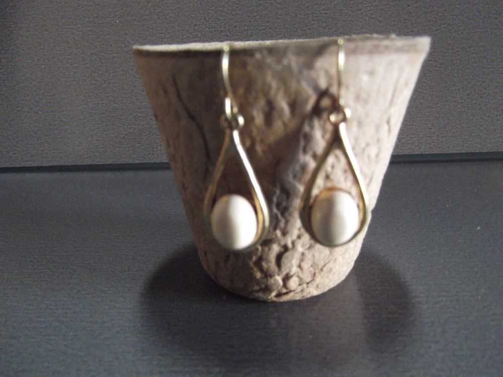 1 Pair Old 1″in Metal Gold Tone Tear Drop w/White Acrylic Stone Short Dangler