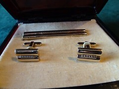 VINTAGE HICKOK GOLDTONE TIE BAR CLIP AND CUFFLINKS SET WITH SILVER ACCENT, CASE