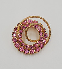 Brilliant Pink Crystal Brooch 1.25in Textured Gold Tone Quality Rhinestone VTG