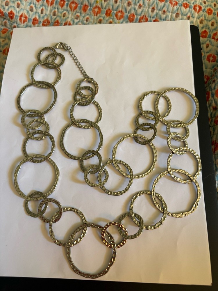 LONG VINTAGE SILVER TONE VCLM NECKLACE W/ INTERLOCKING CIRCLES