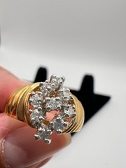 Vintage Cluster Ring Gold Tone Ribbed Shank Rhinestone Sz 6, 80’s Ring