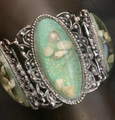SELRO SELINI Sea Foam Green Confetti Lucite Chunky Bracelet 7.5”