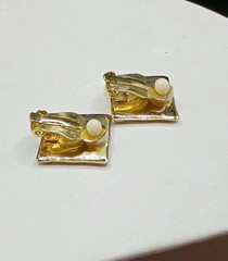 Vintage Thick Gold Plated Clip-Ons Earrings Mother Of Pearl Inlay Square 3/4″