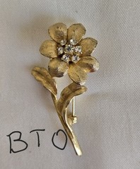 VTG Costume Jewelry Flower Brooch Lot 20 Gold Silver Tone Rhinestone etc. Signed