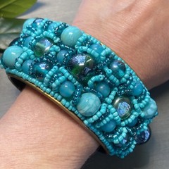 Vintage Cuff Bracelet M-L Brass Estate Jewelry Turquoise Microbead Art Glass