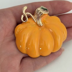 Ladies Orange Enamel Pumpkin Gold Tone Fall Autumn Brooch Pin Pendant