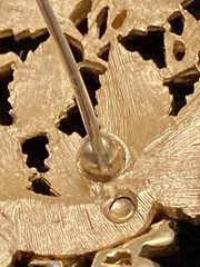 VTG Crown Trifari Gold Tone Leaves & Berries Brooch Pin (1955 to 1969) Signed