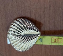 Vintage 1980s 1990s Goldtone Leaf Shaped Clip Earrings