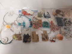 21 Pc VINTAGE Jewelry Lot 14 Necklace And Earring Sets & 6 Single Necklaces