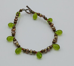 VTG 925 Green Teardrop Crystal and Pearl Bracelet 7in Sterling Silver 7g Toggle