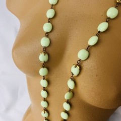 Crown Trifari Green Faux Jade Lucite Bead Beaded Long Gold Necklace 60s 36“ 1214