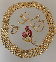 LOT ESTATE VINTAGE JEWELRY SOME SIGNED JOAN RIVERS 1928 NAPIER & MORE