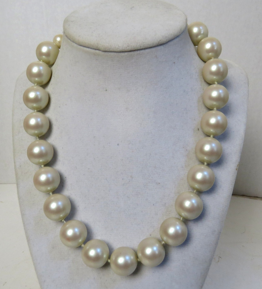 Vintage Carol Lee Knotted Single Strand Large Faux Pearls Heart Necklace
