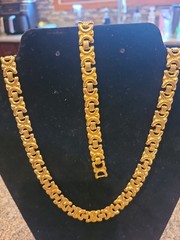 Avon necklace and bracelet book link or x and o. Vintage. Goldtone
