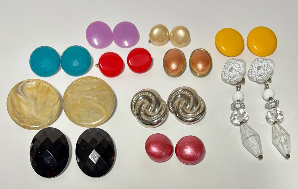 Colorful Lot of Vintage Retro Clip-on Earrings – Very good condition