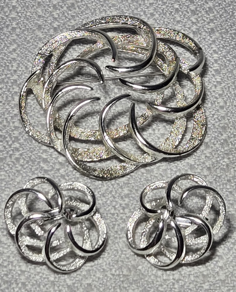 Vintage Sarah Coventry Tailored Swirl 1967 Brooch & Earrings Set Retro Jewelry