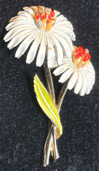 VINTAGE SIGNED ART ENAMELED DAISY FLOWER BROOCH PIN 1960s MODE-ART MID CENTURY