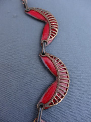 MODERNISTIC COPPER RETRO RED ENAMEL CRIMPED CRESCENT LINK COLLAR NECKLACE