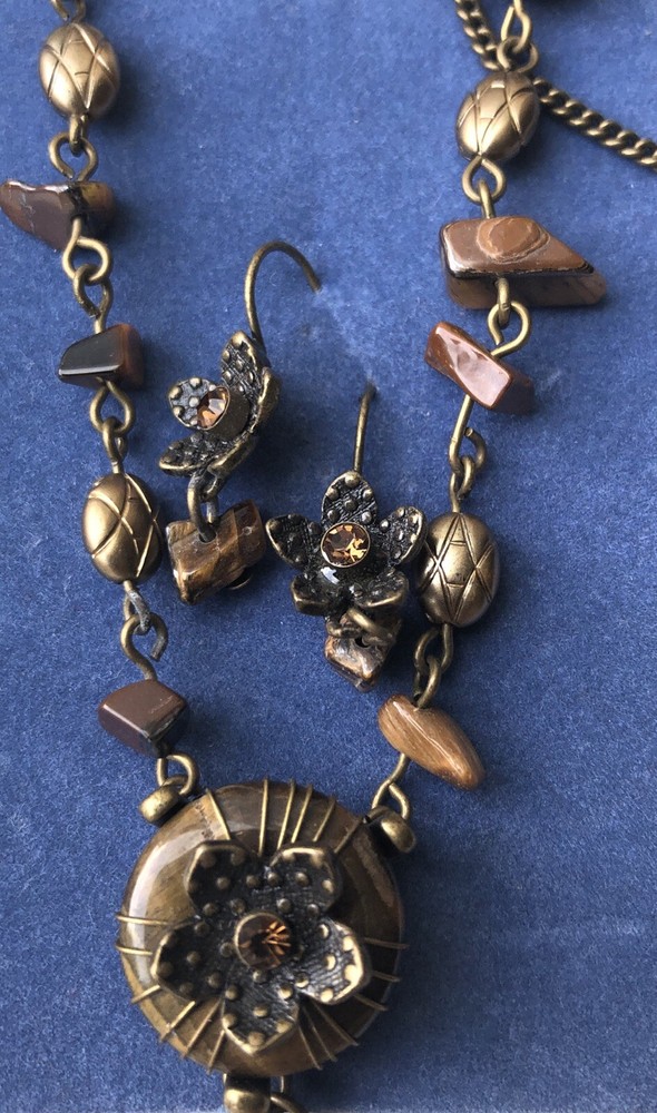 Tiger’s Eye Flower Stone Chip Brass Necklace Earring Set Signed NR Nancy & Rise