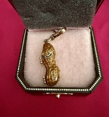 2009 JUICY COUTURE PEANUT CHARM YJRU3125 NWT
