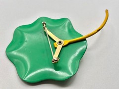 RARE VINTAGE EARLY 1960s MOD POP ART FLOWER PIN GREEN & YELLOW 💚💛 PETALS