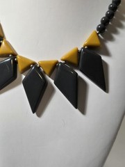 ⚡ “Electric Geometry” – 1980s Chunky Statement Necklace – Mustard Yellow &…