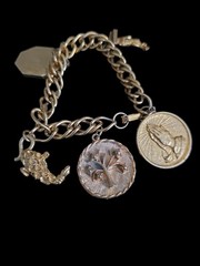 Vintage 80’s Goldtone Charm Bracelet 6 3/4 In