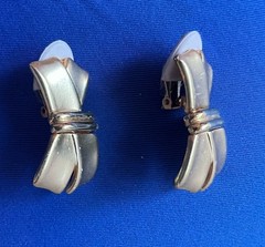 Vintage Matte Goldtone Hinged Drop Clip On Earrings X Design Unique C7