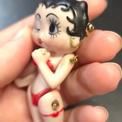 Vintage Unsigned Betty Boop Porcelain Brooch 3.5 Inches Articulated