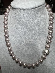VINTAGE RARE PINK MAJORICA PEARL NECKLACE W/RHINESTONE CLASP 17 IN. 9MM BOX/CERT