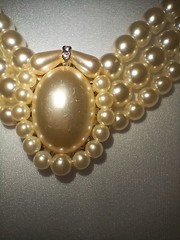 Costume Jewlery 2 Necklaces And 1 Set Of Earrings Costume Pearls