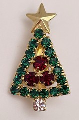 Christmas Tree Green Red Rhinestone Vintage Gold Tone Brooch