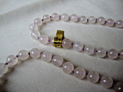 VINTAGE 1980s HAND STRUNG HAND KNOTTED 8mm ROSE QUARTZ 30″ ENDLESS BEAD NECKLACE