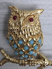 VTG Ciner Owl Brooch Goldtone Metal Faux Turquoise Bead Pin **See Description**