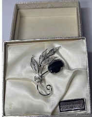 Hand Made SORRENTO Sterling Brooch Black Stone Floral design, Original Box 7.6g