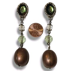 Vintage 80s/90s Green & Gold Tone Dangle Drop Clip-on Earrings