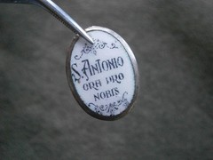 St Anthony Ora Pro Nobis Vtg Hand Painted Porcelain Bracelet Charm 3.0g ~ FLAW