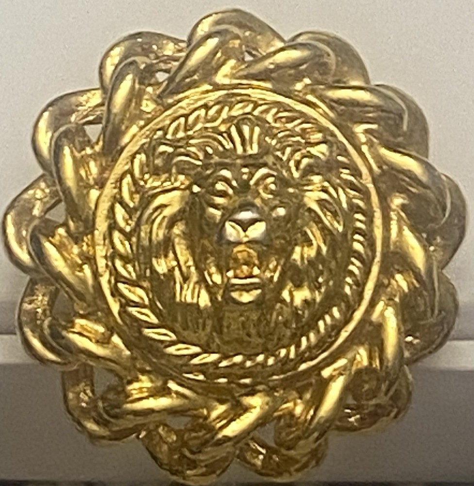 Nice Quality Gold Tone 1.50” VTG Circular Clip-On Earrings Roaring Lion Face EUC