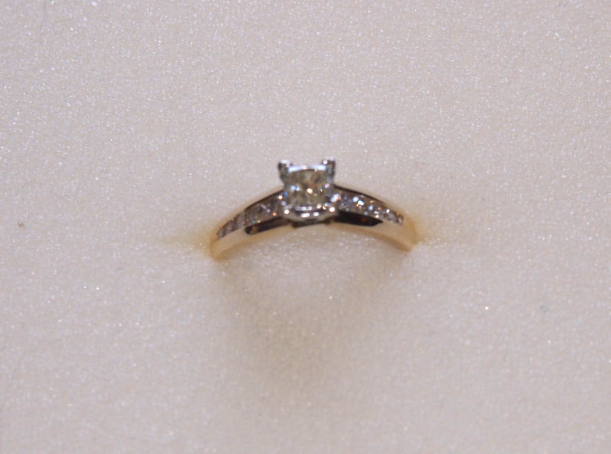 14 KT SOLID GOLD SIZE 5.25 DIAMOND RING 3.0 GRAMS .52 TDW DIAMOND RING