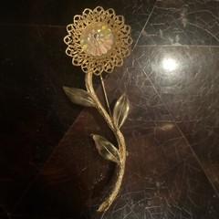 VTG Filigree Flower Brooch Pin w Clear AB Margarita Rivoli Crystal Gold Tone 4”