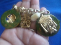 ASIAN GREEN AND WHITE GOLD TONE CHUNKY CHARM BRACELET