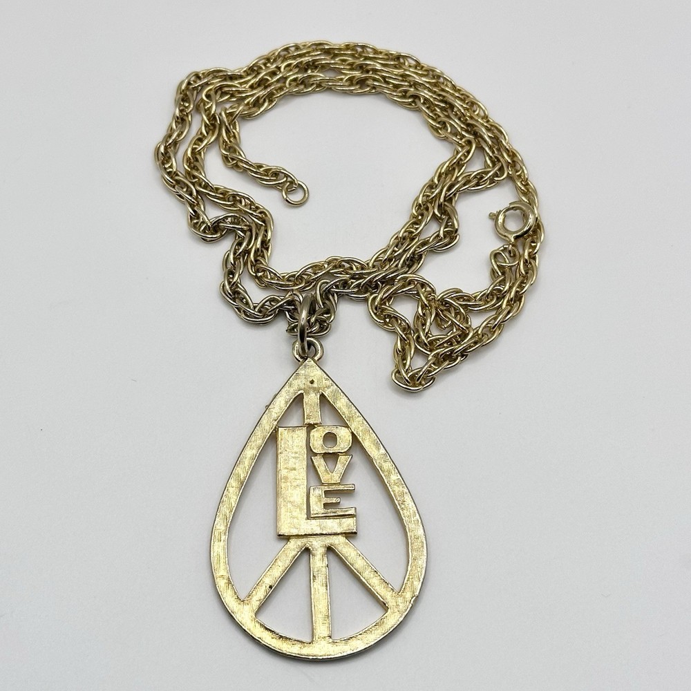Vintage LOVE Pendant Necklace Gold Tone Chain Spring Ring Retro Style 24”