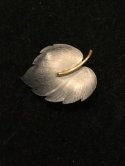 VTG Shades Of Gray & Gold Leaf- LG LIND GAL-Pretty! Fall Autumn Brooch/Pin