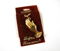 Give Me A HAND CHARM Vintage Trifles N’ Treasures Pendant New On Card Goldtone