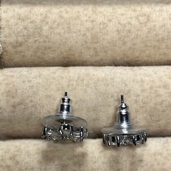 Vintage Crystal Flower Earrings 5 Petal Flower Stud Silver tone 1/2 In Wide