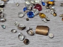 Vtg Estate Costume Jewelry Crystals Glass Rhinestones Lot For Repairs Parts G9.1