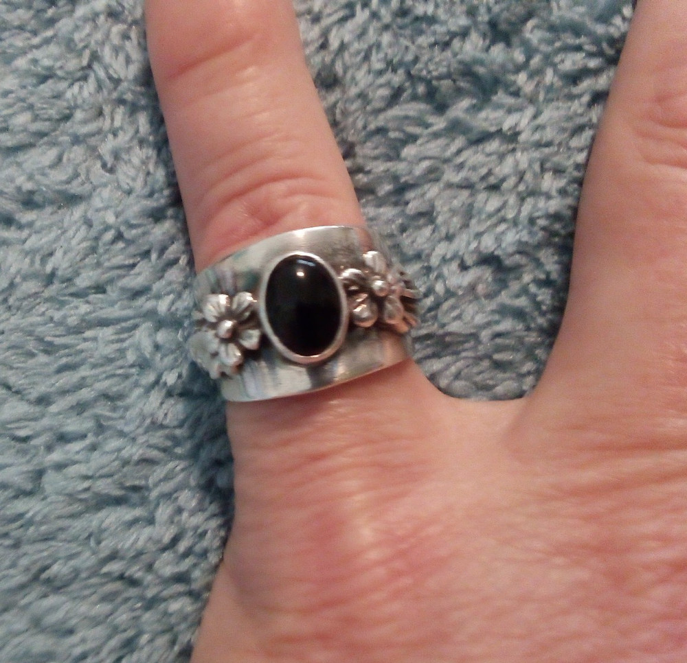 Genuine Vintage Sterling Silver Black Onyx Wide Band Flower Ring Sz 5.5, S West