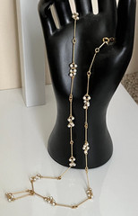 📿 VTG AVON FAUX PEARL CLUSTER NECKLACE • GOLDTONE TWISTED STATIONS • 24″