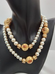 26″ VINTAGE JAPAN PAPER MACHE FLORAL FAUX PEARL GOLD WHITE DISK BEADED NECKLACE