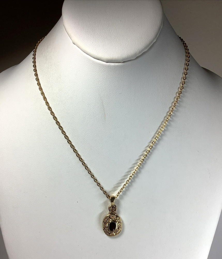 Vintage 18″ Cable Chain Oval Faux Amethyst Pendant Gold Tone Necklace NN36